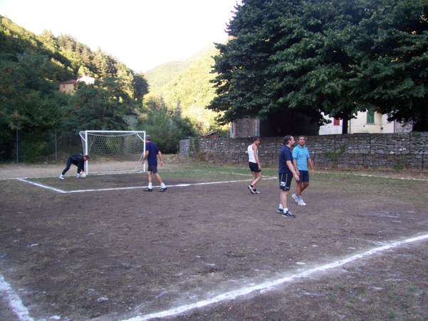  Image name: Calcio16.jpg 
 width: 601 pixel 
 height: 452 pixel 
 Size: 258823 bytes 
 Click to enlarge 